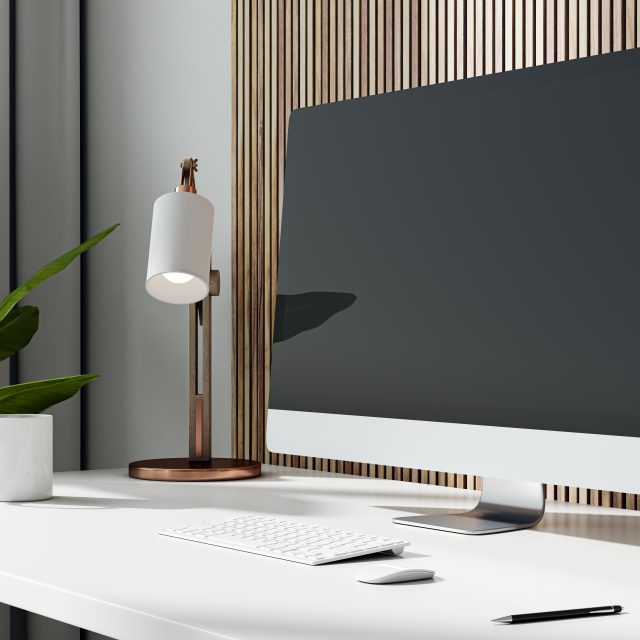 Espace de travail moderne avec ordinateur vide et plantes